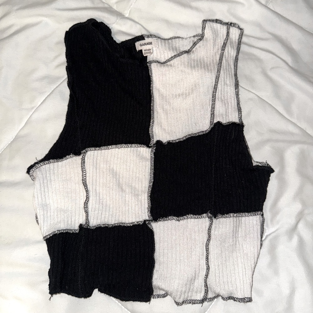 Garage black and white top